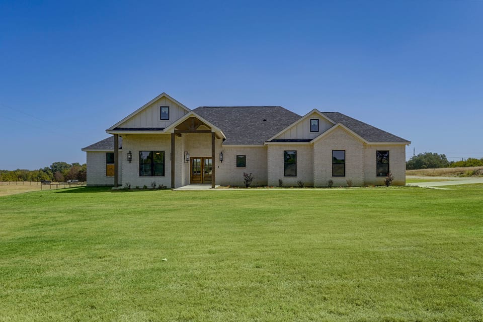 Bring Your Horses! Spacious Granbury Group Retreat House in Texas