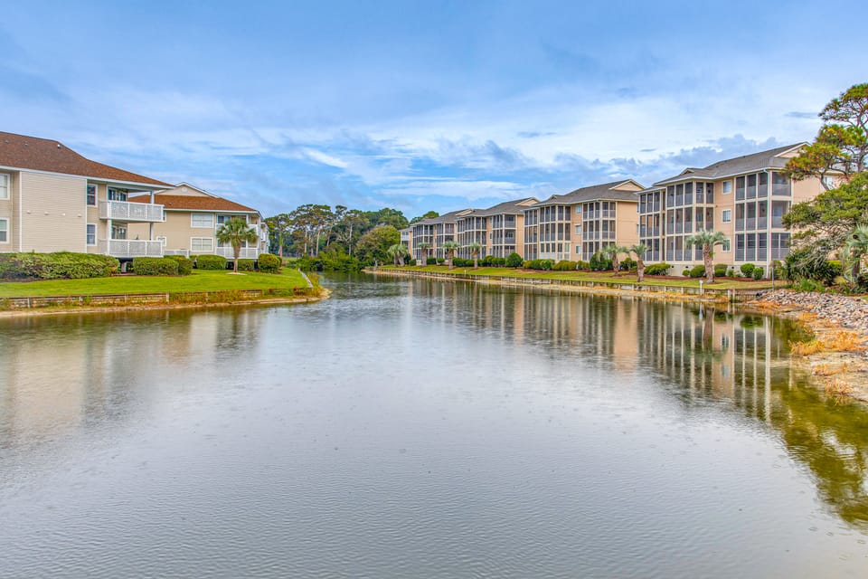 Walk to Ocean & Eats! Lake-View Myrtle Beach Haven Apartment in North Myrtle Beach