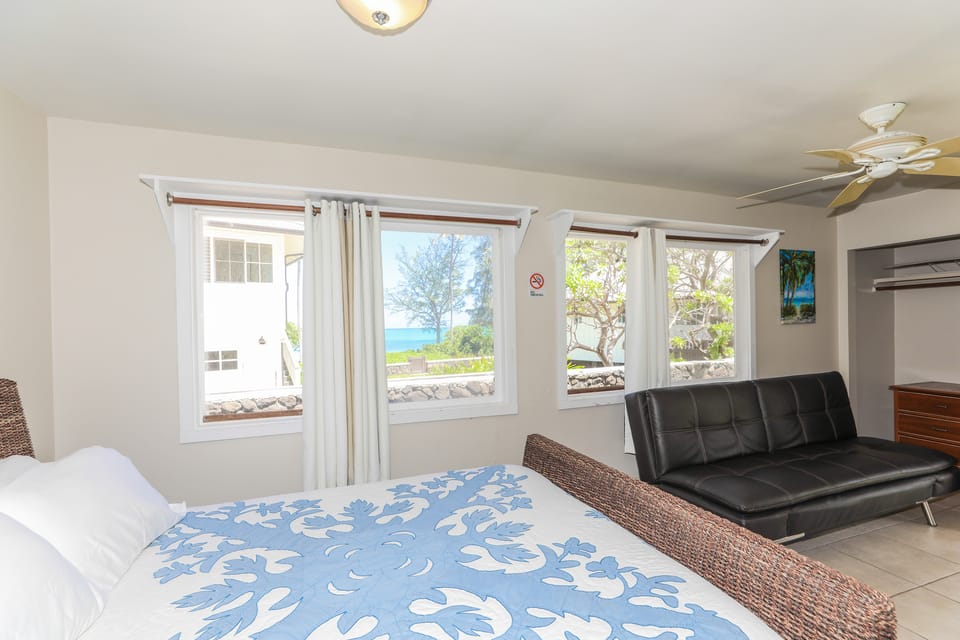 Monthly Stays! Waimanalo Beach Cottages, Unit 1 Cottage in Honolulu