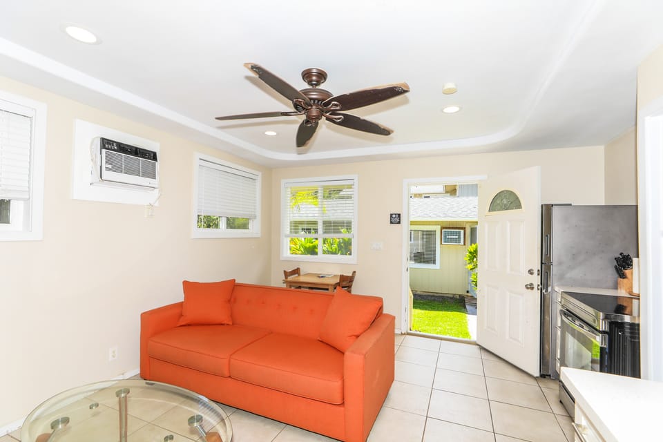 Stroll to Sand! Waimanalo Beach Cottages, Unit 3 Cottage in Honolulu