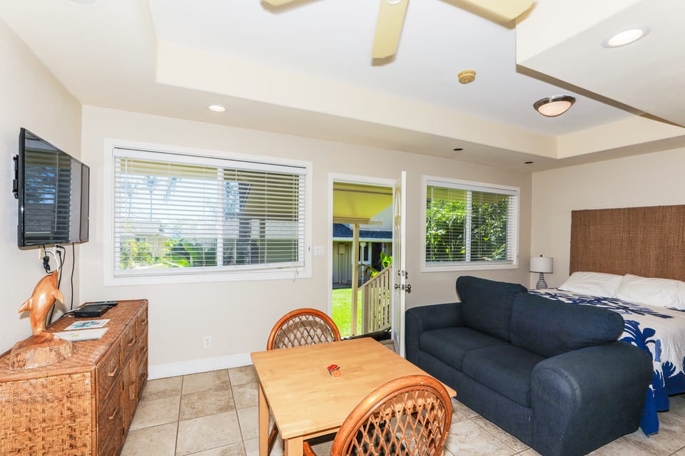 Waimanalo Beach Cottages - Large Studio, Unit 4 Cottage in Honolulu
