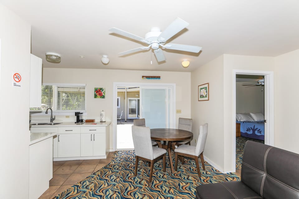 Walk to Dining! Waimanalo Beach Cottages: Unit 8 Cottage in Honolulu