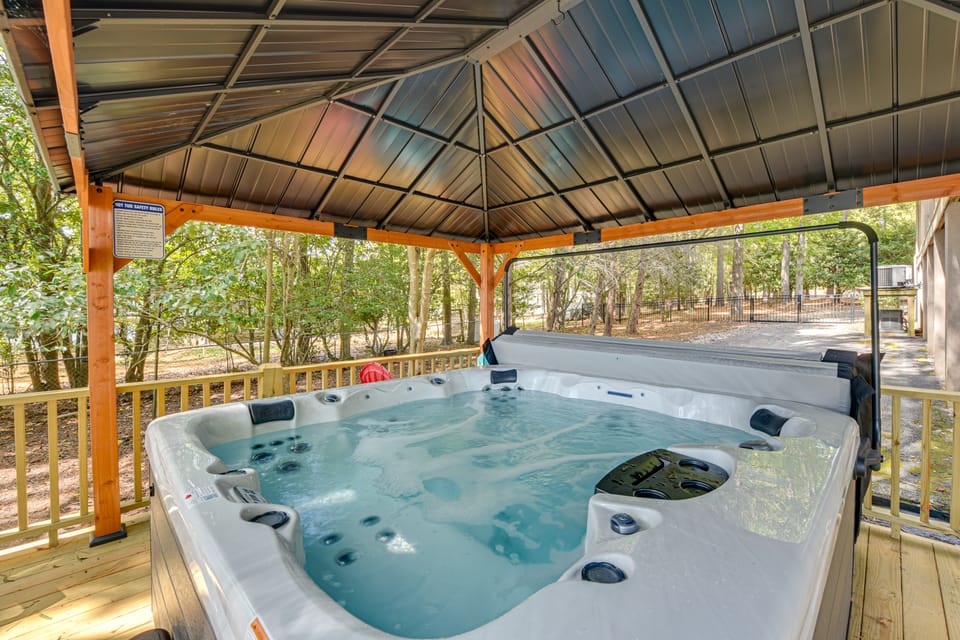 Dock, Hot Tub, Game Room! Lake Wateree Retreat House in Lake Wateree