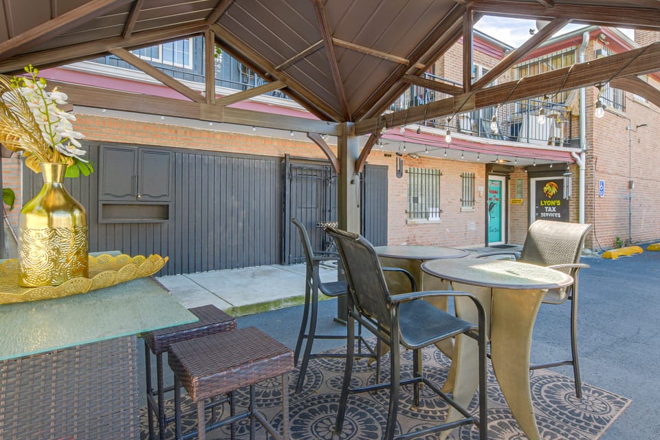 Chicago South Side Studio w/ Gated Parking Apartment in Chicago
