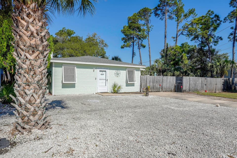Beach Days + Chartered Boat Tours! PCB Retreat House in Lower Grand Lagoon