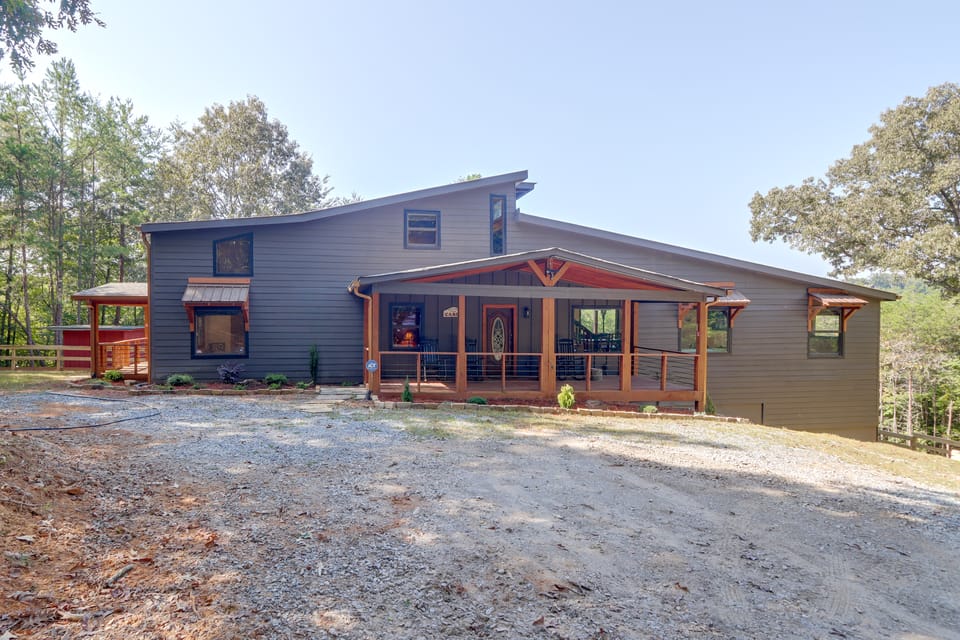Walk to Creek! 10-Acre 'Spring Creek Lodge' House in Georgia