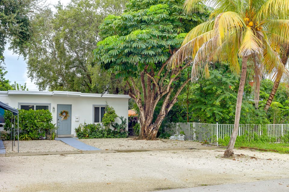 'Chez Mercedes Suite' w/ Terrace in North Miami! Apartment in Golden Glades