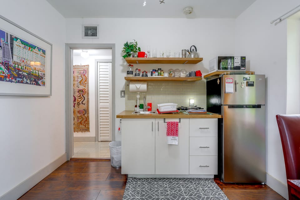 'Chez Mercedes Suite' w/ Terrace in North Miami! Apartment in Golden Glades