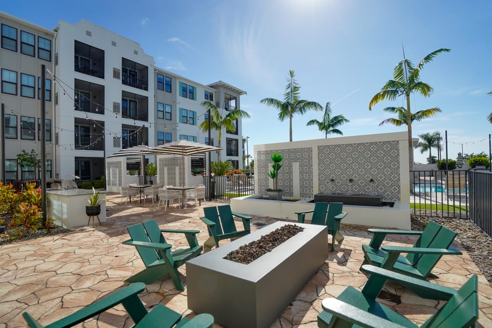 2BR Coastal Condo in Bradenton | 3 Mi to IMG Apartment in Longboat Key