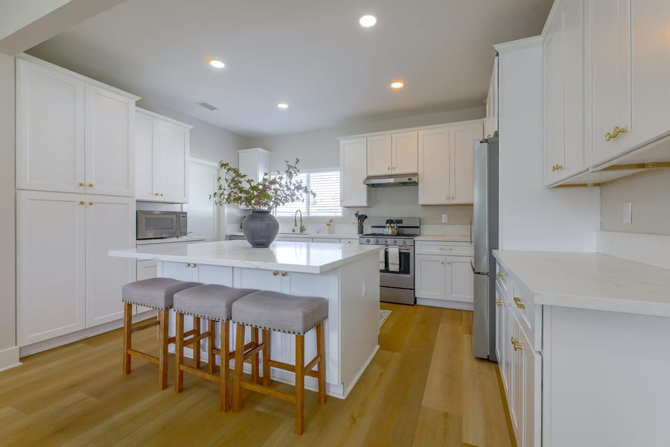 Near City of Hope Hospital, Newly Renovated Home House in Monrovia