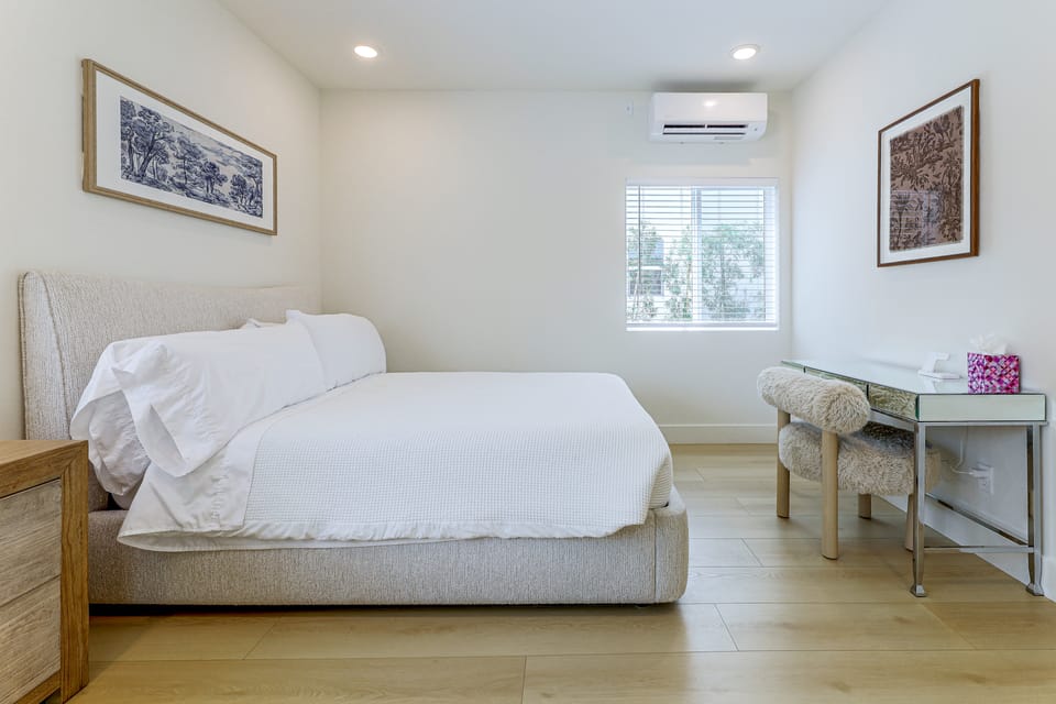 LA Chic: Mid-City Home By Shopping & Hot Spots House in San Fernando Valley