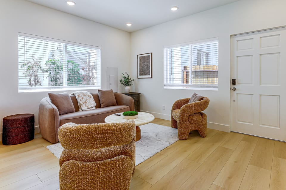 LA Chic: Mid-City Home By Shopping & Hot Spots House in San Fernando Valley