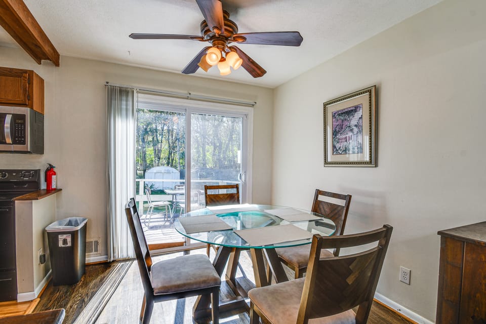 3 Mi to Ontario Beach Park! Family Escape w/ Yard House in Rochester
