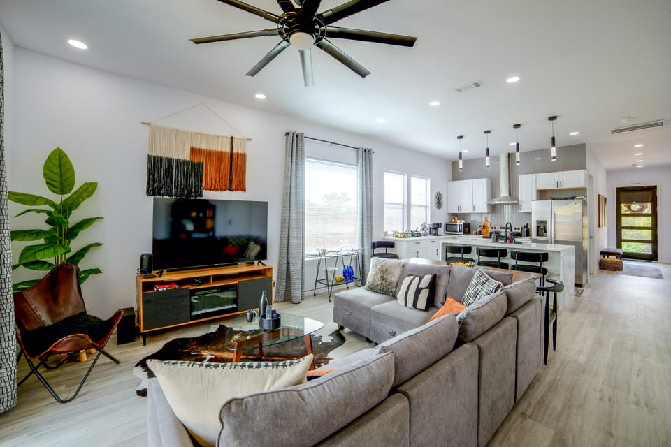 Community Boat Ramp! Family Escape w/ Fenced Yard House in Granbury