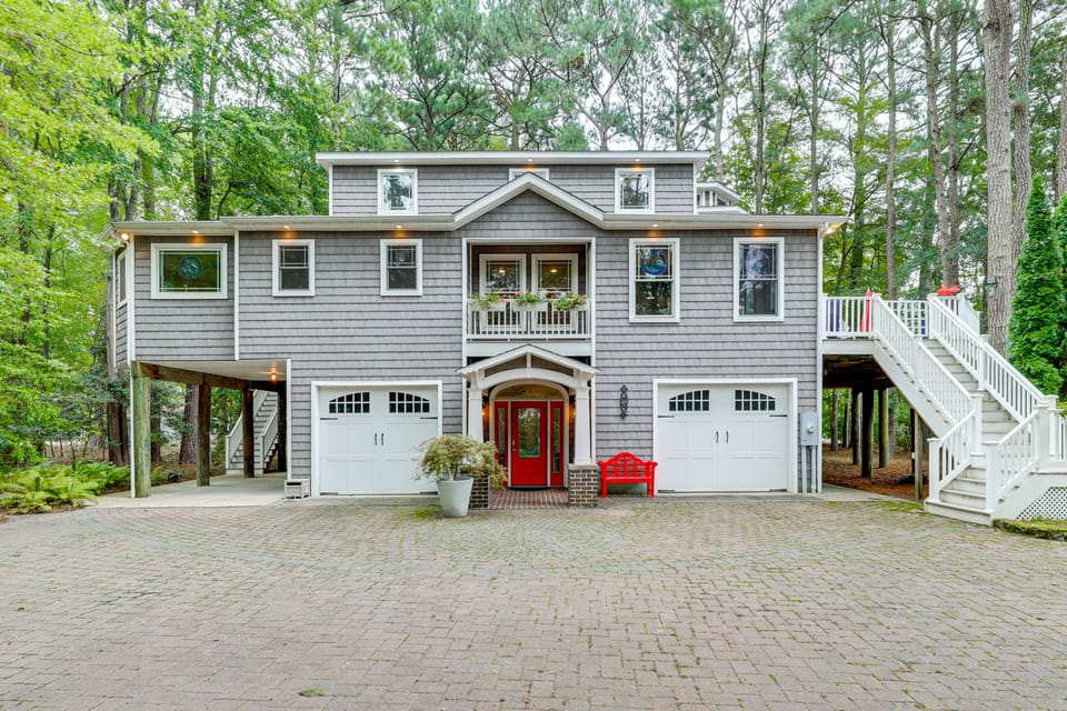 Walk to Beach! 7BR Group Retreat in Bethany Beach House in South Bethany