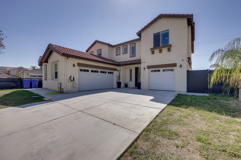 Large Family Home in Fontana! Shop, Dine & Explore House in Fontana