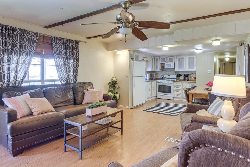 Walk to Beach & Dock! Lake Texoma Family Getaway House in Lake Texoma