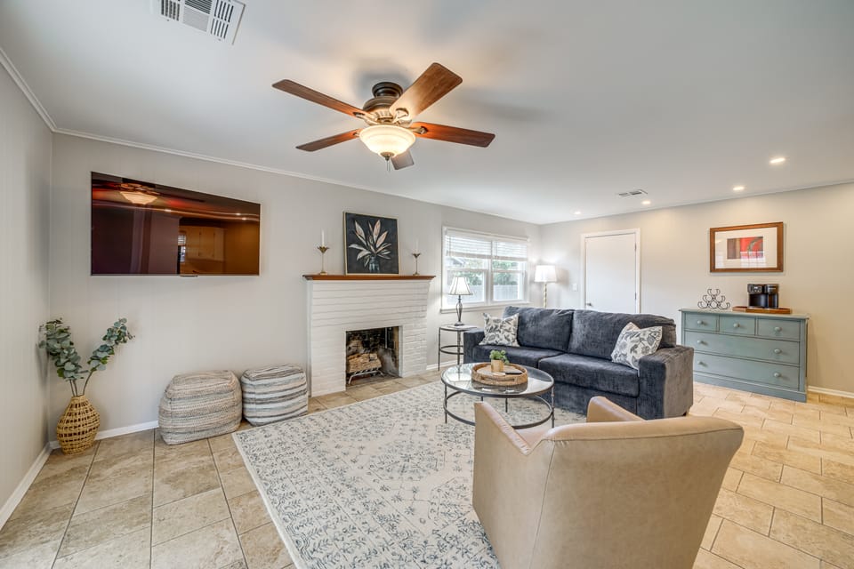 Charming Tulsa Home near LaFortune Park House in Tulsa