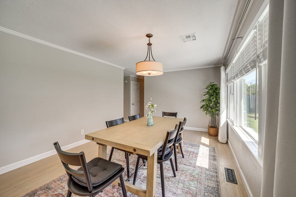 Charming Tulsa Home near LaFortune Park House in Tulsa
