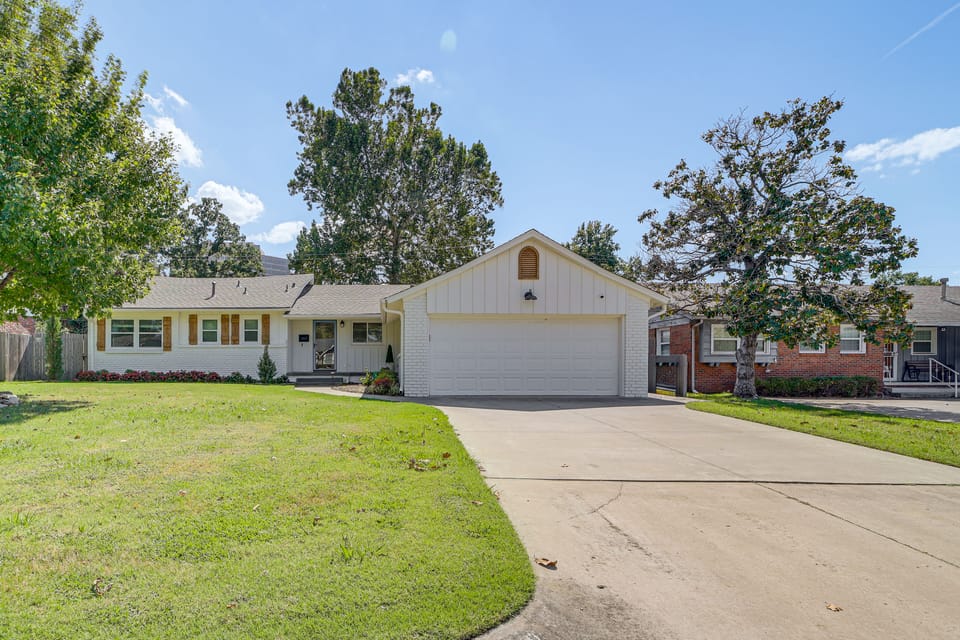 Charming Tulsa Home near LaFortune Park House in Tulsa