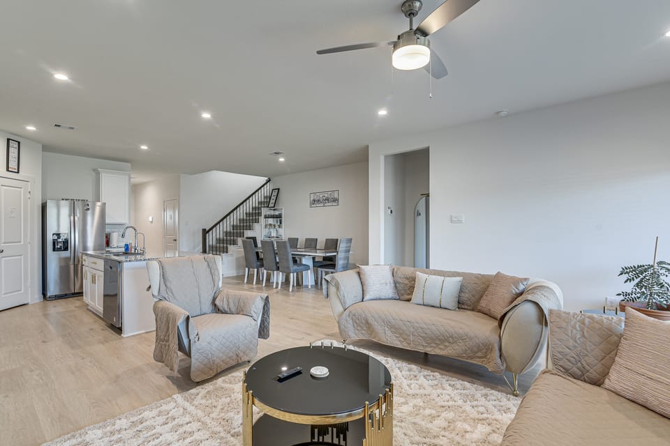 Modern Fresno Home w/ Yard: Near Parks & Shopping House in Arcola