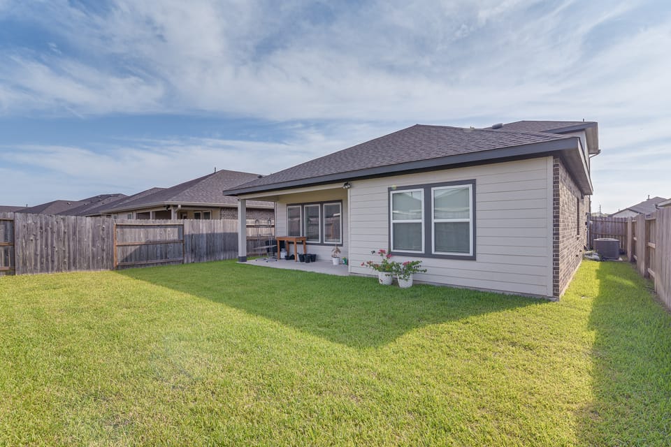 Modern Fresno Home w/ Yard: Near Parks & Shopping House in Arcola