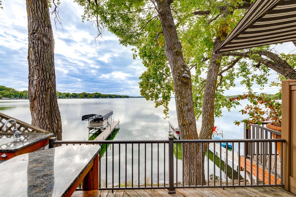 Tetonka Lake Views & Outdoor Entertainment Area! Apartment in Minnesota