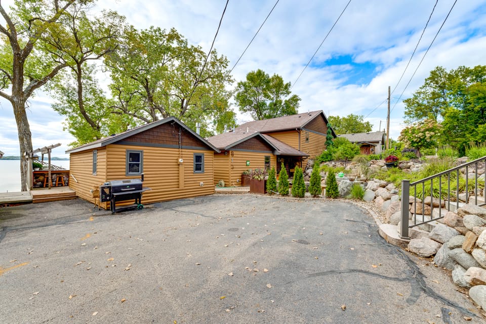 Tetonka Lake Views & Outdoor Entertainment Area! Apartment in Minnesota