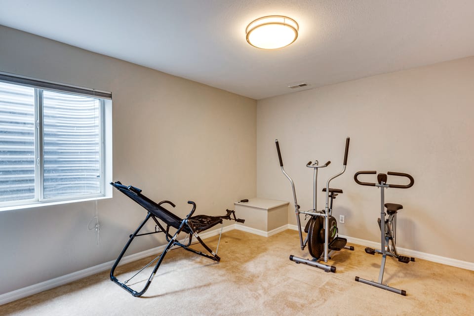 5,000 Sq Ft Luxury Mansion House in Erie