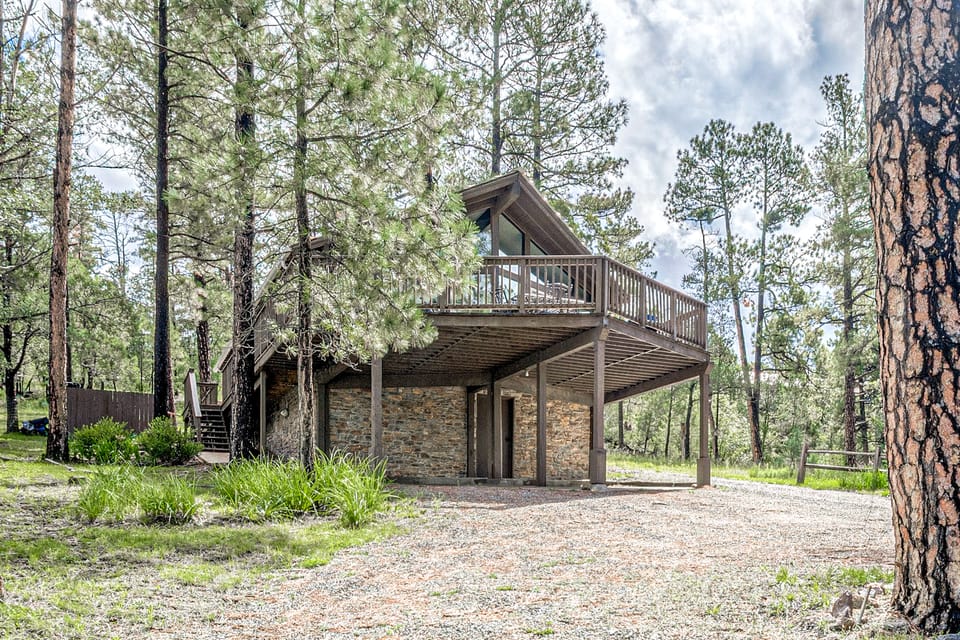 Comfortable Cabin w/ Hot Tub, Near Old Midtown House in Ruidoso