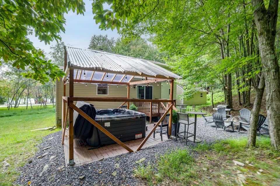 4 Mi to Big Boulder! Pocono Family Retreat House in Tunkhannock Township