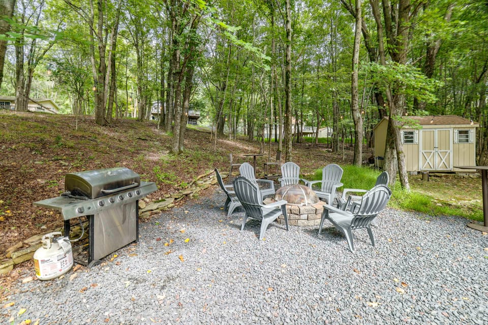 4 Mi to Big Boulder! Pocono Family Retreat House in Tunkhannock Township
