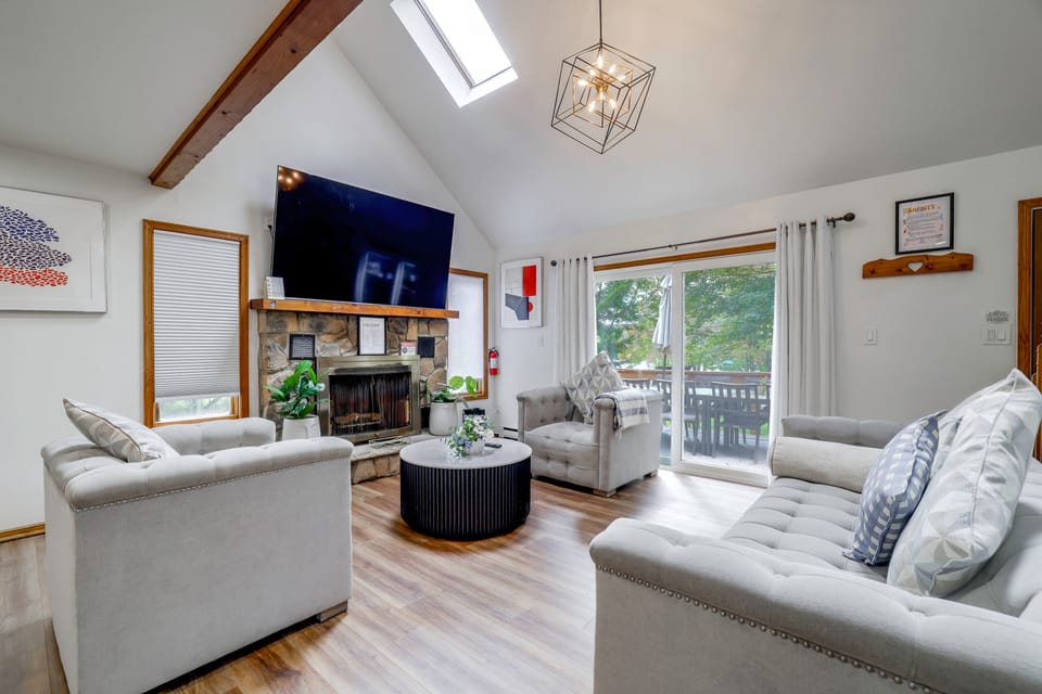 4 Mi to Big Boulder! Pocono Family Retreat House in Tunkhannock Township