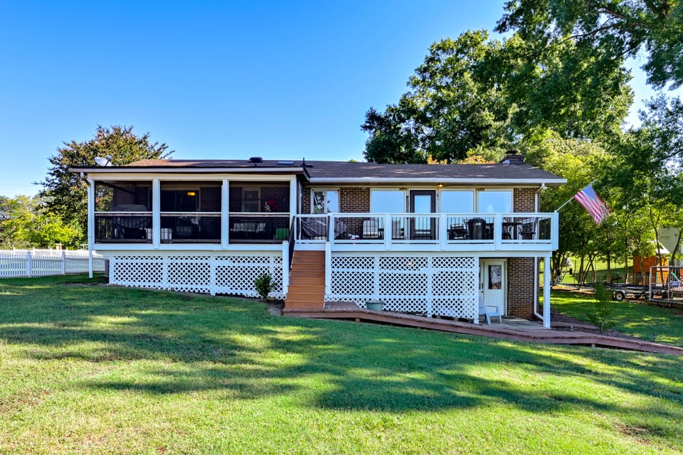 Private Dock & Lake Norman Access! Family Home House in Mooresville
