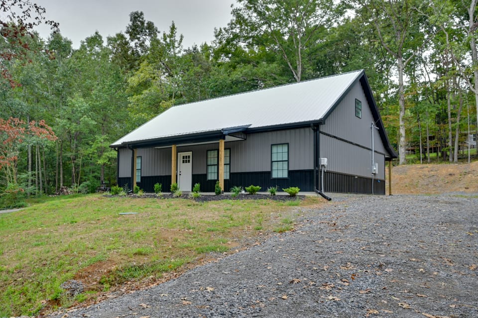 Walk to Lake & Paris Landing State Park! Quiet Gem House in Tennessee