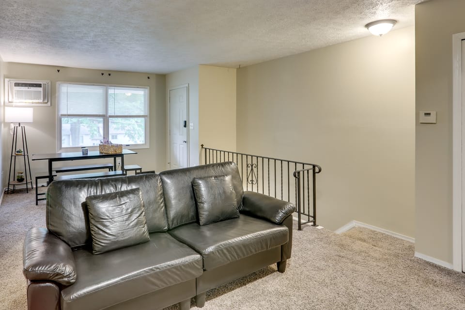 Youngstown Home Near Fellows Gardens & Lake Milton House in Boardman