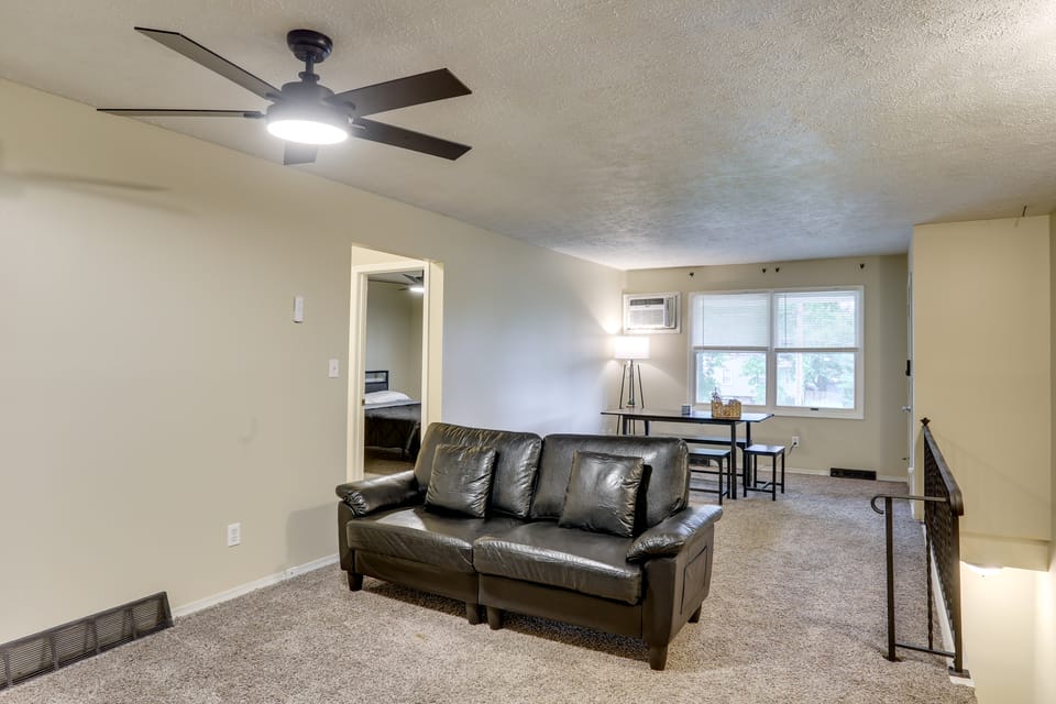 Youngstown Home Near Fellows Gardens & Lake Milton House in Boardman