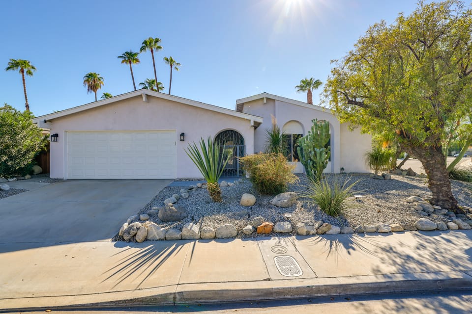 3 Mi to Dtwn! Home w/ Sauna & Pool in Palm Springs House in Palm Springs