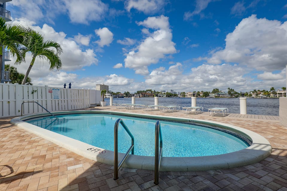 1 Block to Sand! Ocean-View Retreat w/ Pool Access Apartment in Fort Lauderdale