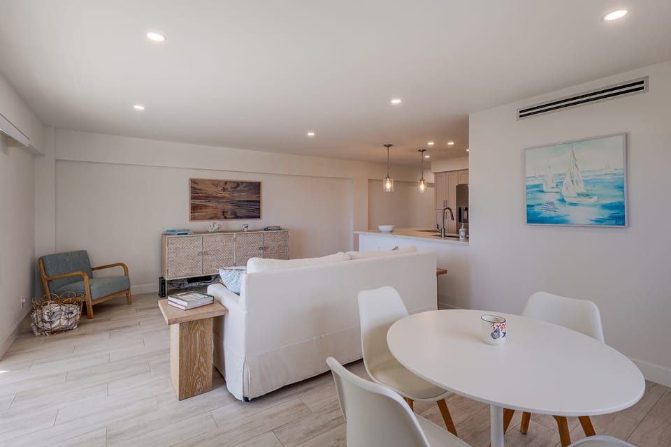 1 Block to Sand! Ocean-View Retreat w/ Pool Access Apartment in Fort Lauderdale