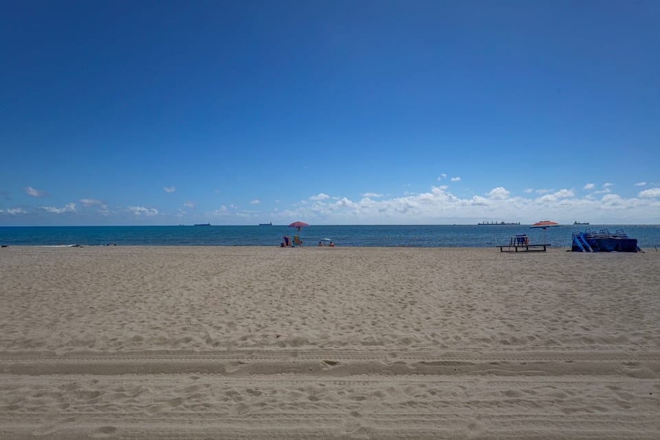 1 Block to Sand! Ocean-View Retreat w/ Pool Access Apartment in Fort Lauderdale