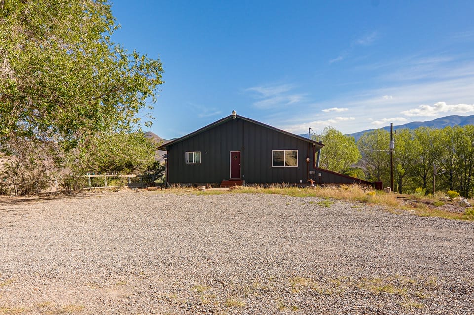 ATV Adventures & Private Pond! Marysvale Retreat House in Utah