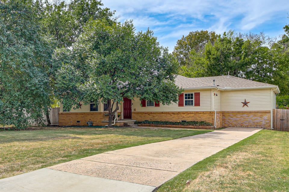 Private Workout Studio & Fenced Yard! Tulsa Escape House in Tulsa