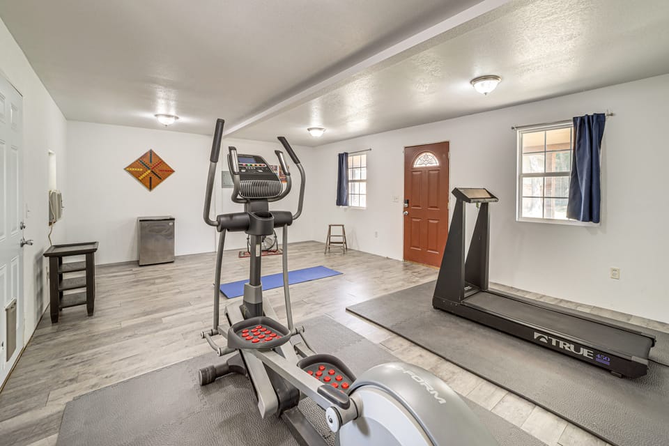 Private Workout Studio & Fenced Yard! Tulsa Escape House in Tulsa