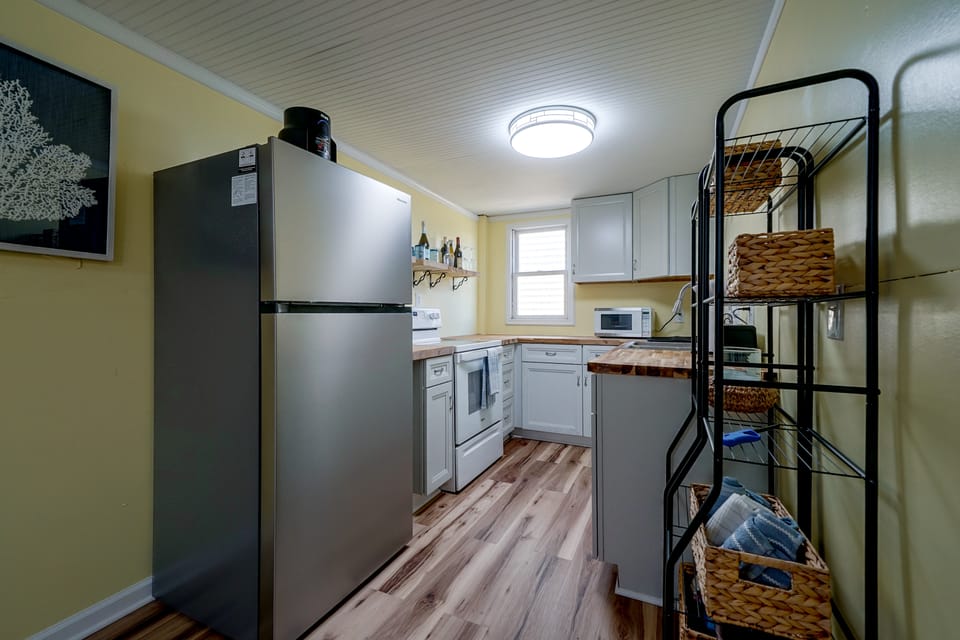 Steps to Beach! Topsail Island Retreat Apartment in Surf City