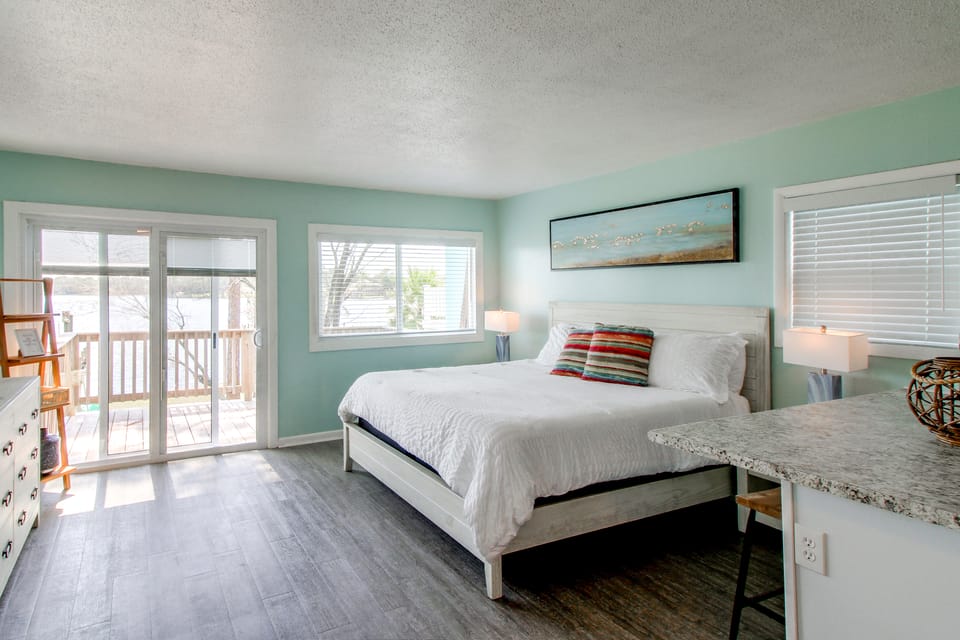 Water Views! Studio w/ Hot Tub & Boat Dock Access Apartment in Fort Walton Beach