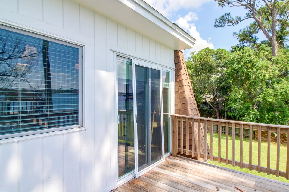 Water Views! Studio w/ Hot Tub & Boat Dock Access Apartment in Fort Walton Beach