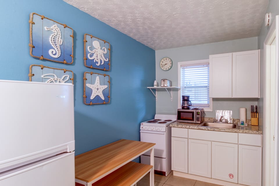 Bayfront Unit w/ Hot Tub & Dock Access! Apartment in Fort Walton Beach