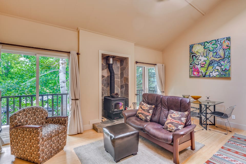 Walk to Ski Slopes! Sun Valley Condo w/ Balcony Apartment in Ketchum
