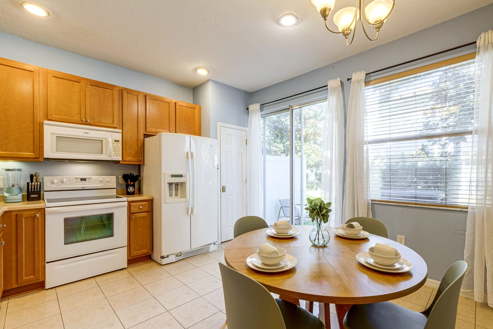 Family Townhome Near Disney | Pool | Gated Apartment in Osceola County